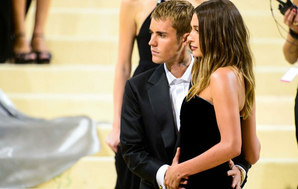 NEW YORK, NEW YORK - SEPTEMBER 13: Singer Justin Bieber (L) and model Hailey Baldwin attend the 2021 Met Gala Celebrating In America: A Lexicon Of Fashion at the Metropolitan Museum Of Art on September 13, 2021 in New York City. (Photo by Ray Tamarra/GC Images)